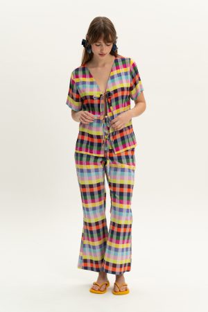 Joy à la table-top with bows